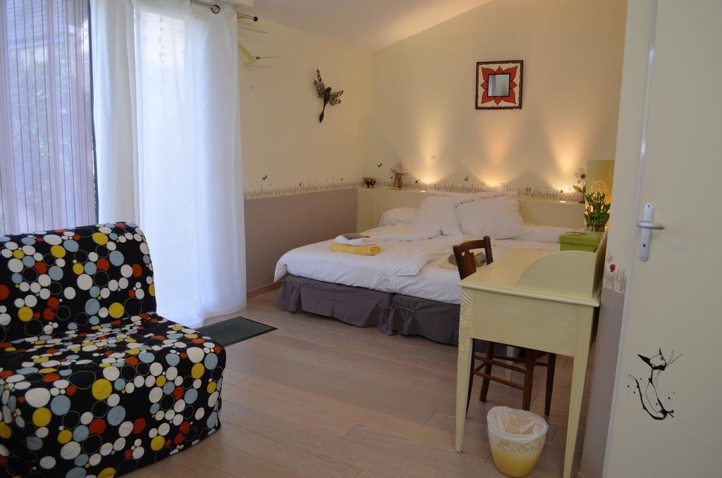 Bed and Breakfast Couette Et Cafe Creme Le Coudray Habitación foto